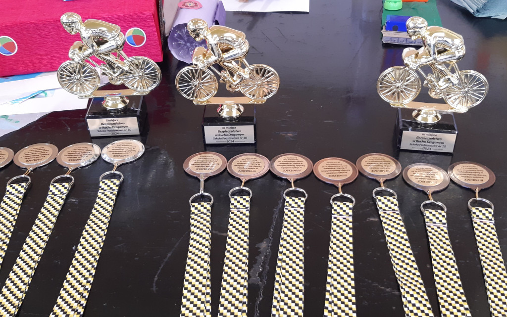 Awansowali uczniowie z Dziewiątki, Dziesiątki  i...[FOTO]