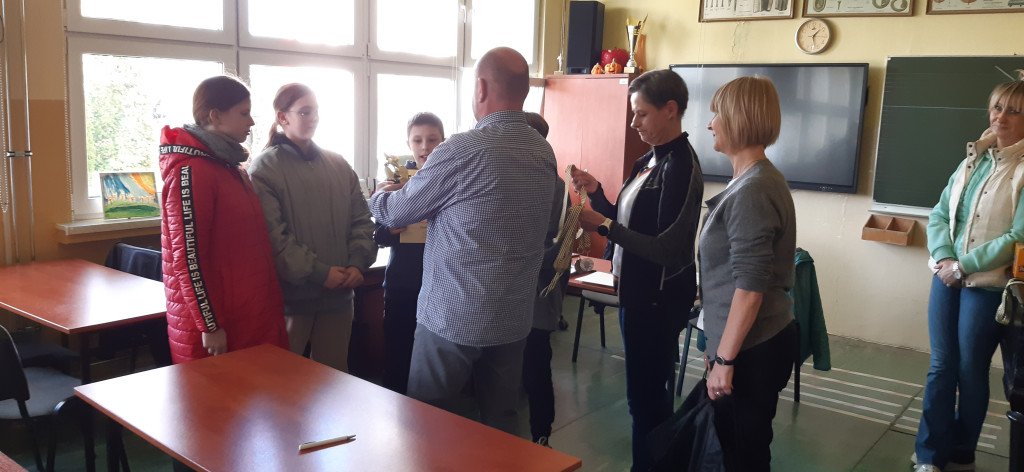 Awansowali uczniowie z Dziewiątki, Dziesiątki  i...[FOTO]