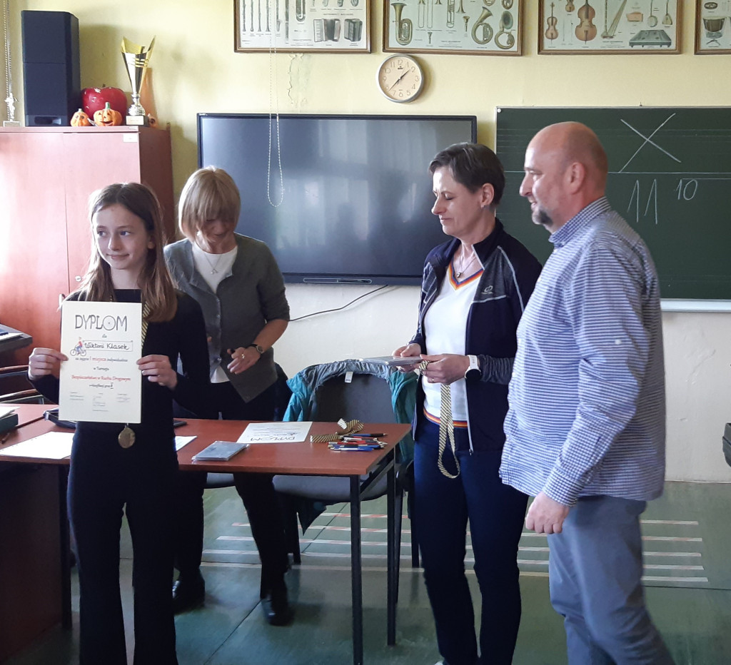Awansowali uczniowie z Dziewiątki, Dziesiątki  i...[FOTO]