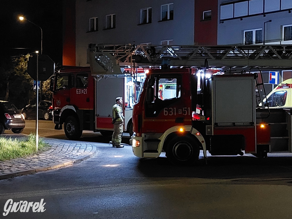 Tarnowskie Góry. 16-latek chciał skakać z balkonu