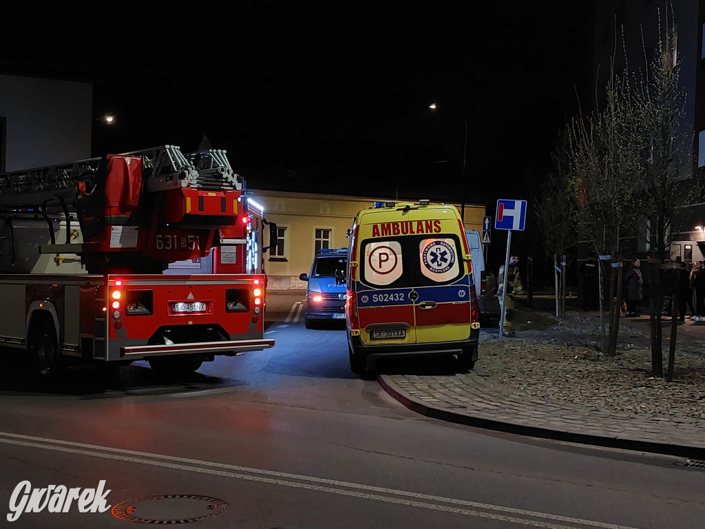 Tarnowskie Góry. 16-latek chciał skakać z balkonu