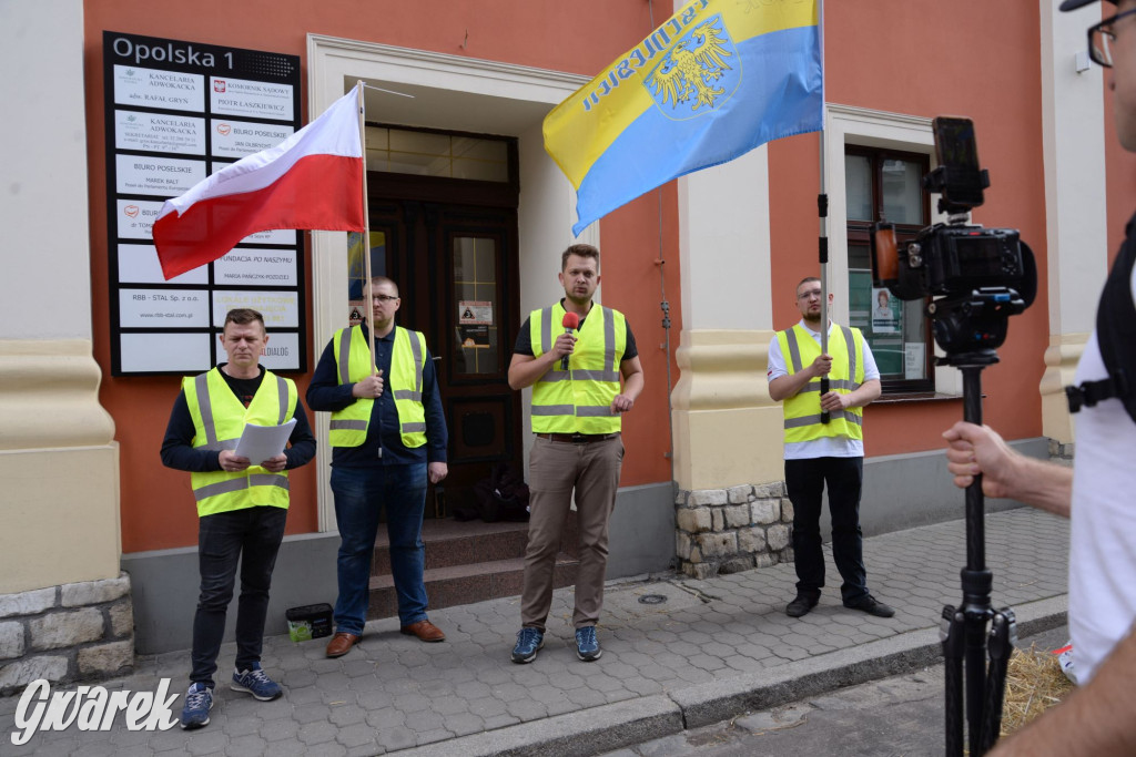 Gnojowica dla posła Głogowskiego. Protest rolników