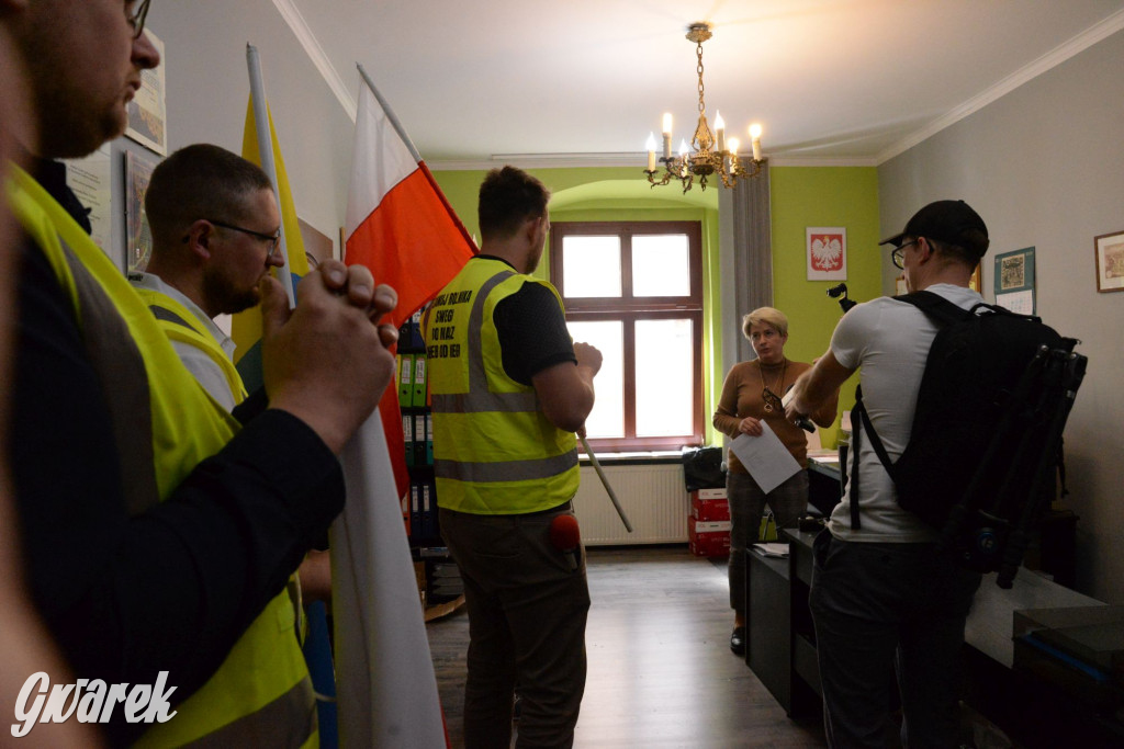 Gnojowica dla posła Głogowskiego. Protest rolników