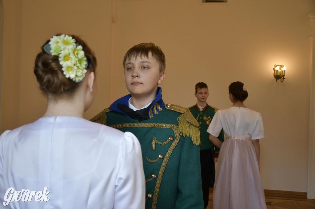 Pół roku prób i polonez uczniów Jedenastki [FOTO]