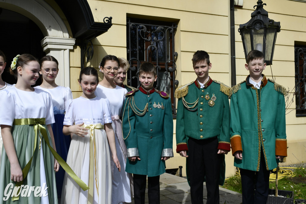 Pół roku prób i polonez uczniów Jedenastki [FOTO]