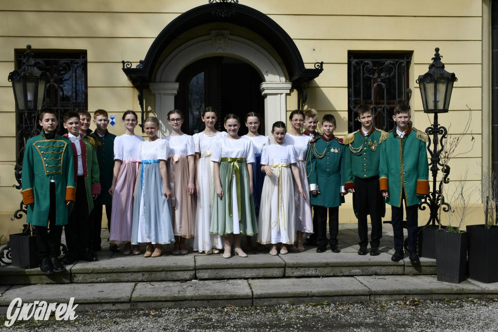 Pół roku prób i polonez uczniów Jedenastki [FOTO]