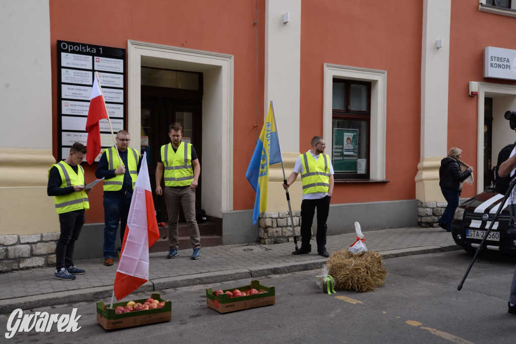 Gnojowica dla posła Głogowskiego. Protest rolników