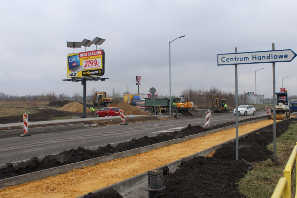 Budują chodnik i ścieżkę rowerową. Uwaga na utrudnienia