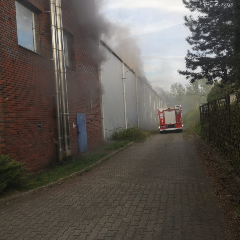 Pożar hali magazynowej z hulajnogami elektrycznymi