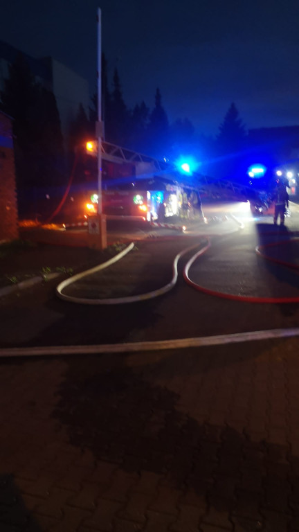 Pożar hali magazynowej z hulajnogami elektrycznymi