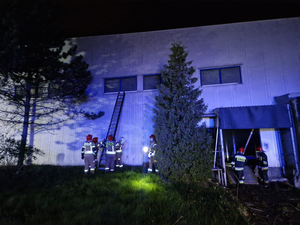 Pożar hali magazynowej z hulajnogami elektrycznymi