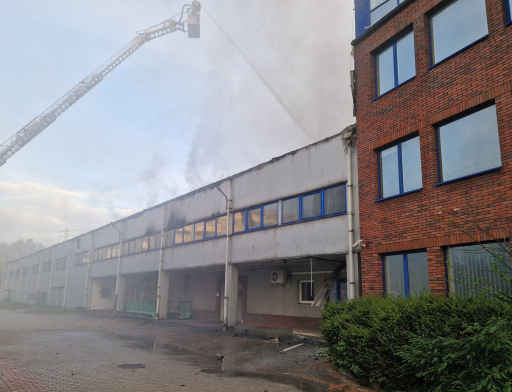 Pożar hali magazynowej z hulajnogami elektrycznymi