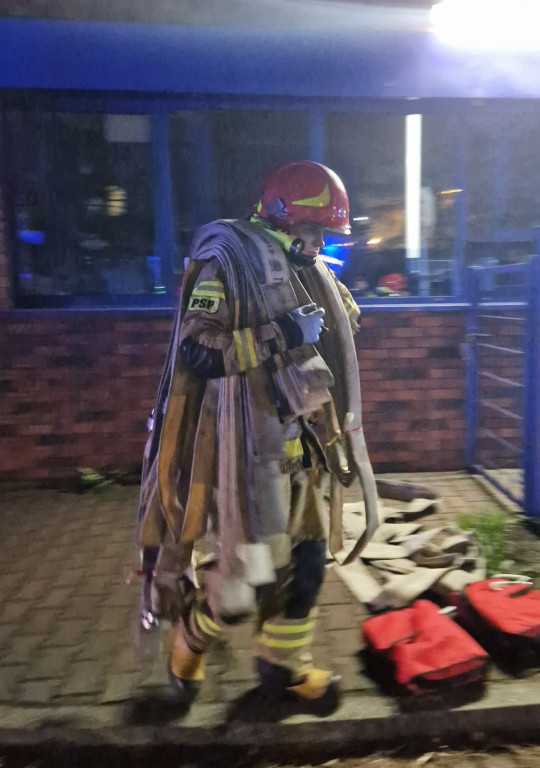 Pożar hali magazynowej z hulajnogami elektrycznymi