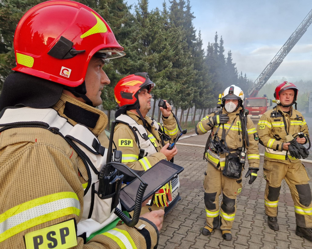 Pożar hali magazynowej z hulajnogami elektrycznymi