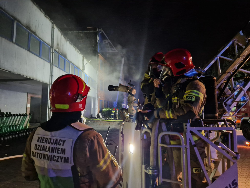 Pożar hali magazynowej z hulajnogami elektrycznymi