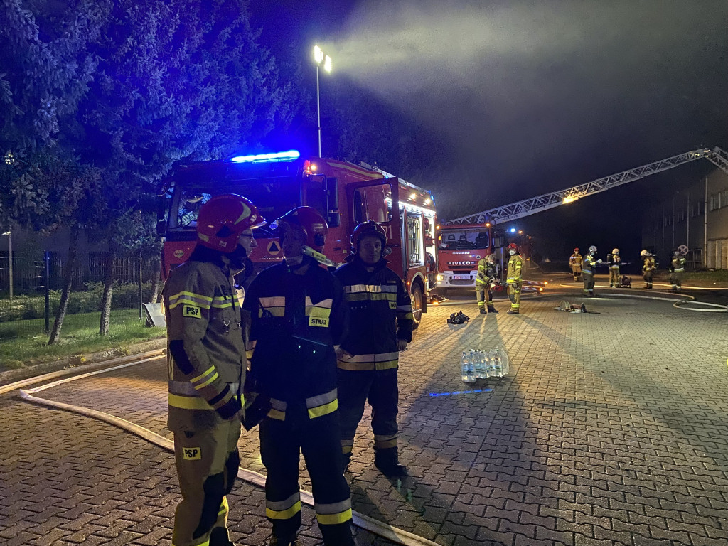 Pożar hali magazynowej z hulajnogami elektrycznymi