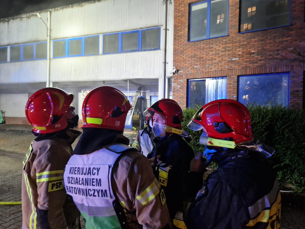 Pożar hali magazynowej z hulajnogami elektrycznymi