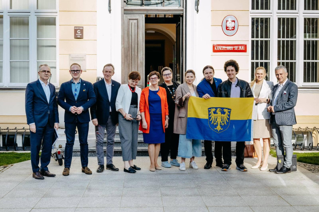 Śląski językiem regionalny. 8 głosów za, 2 przeciw