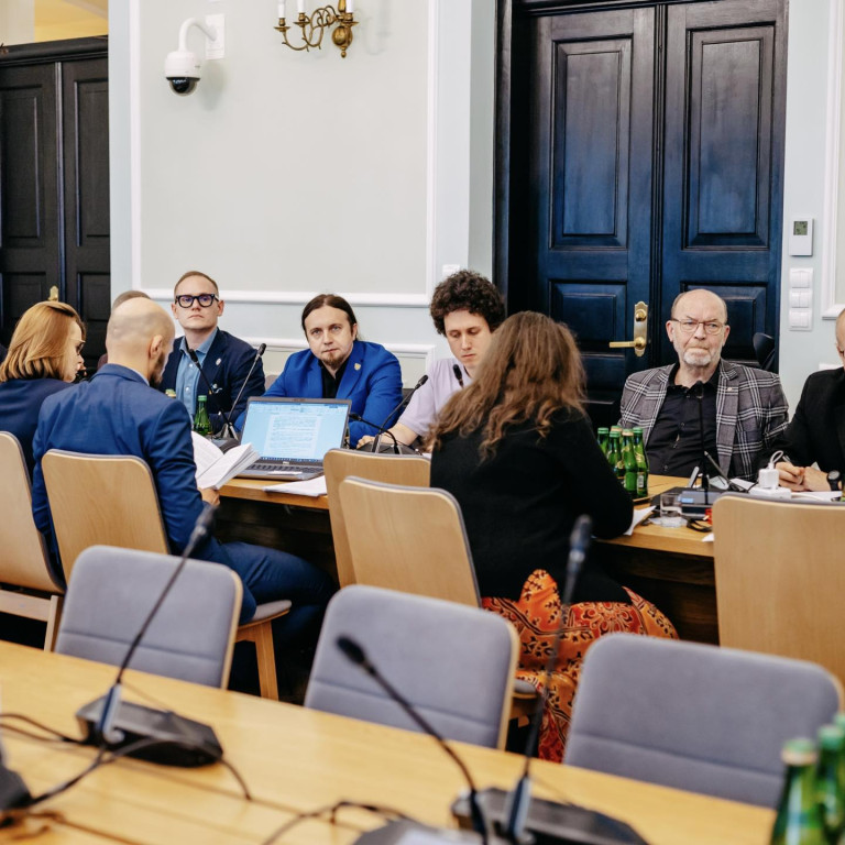 Śląski językiem regionalny. 8 głosów za, 2 przeciw