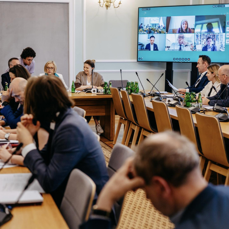 Śląski językiem regionalny. 8 głosów za, 2 przeciw