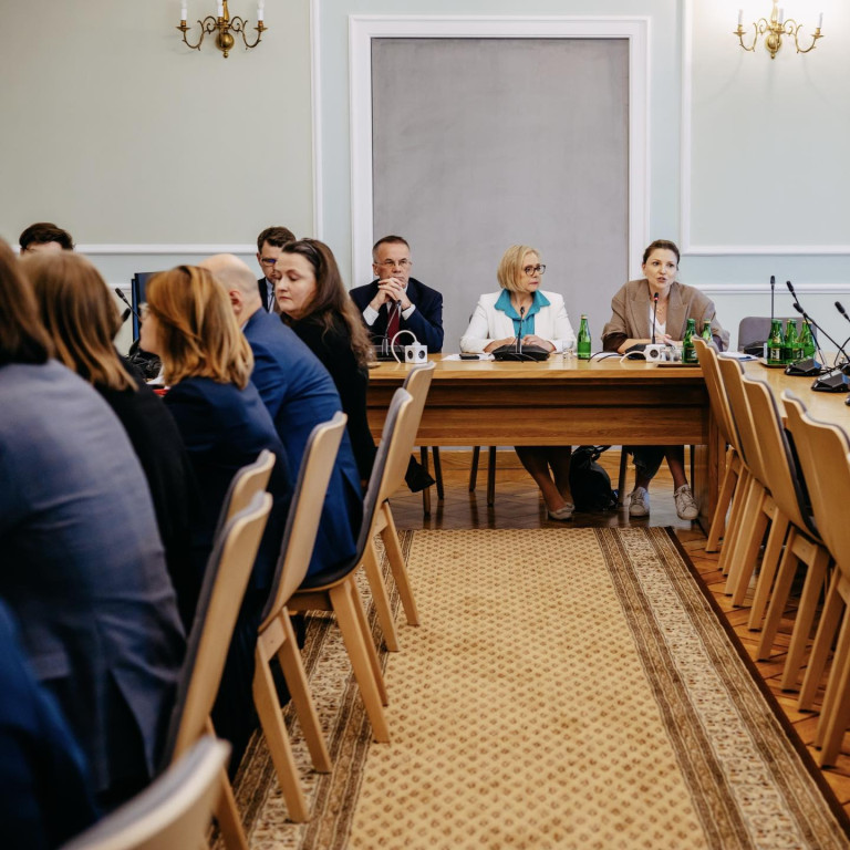 Śląski językiem regionalny. 8 głosów za, 2 przeciw