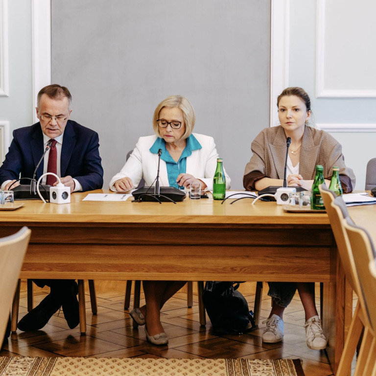 Śląski językiem regionalny. 8 głosów za, 2 przeciw