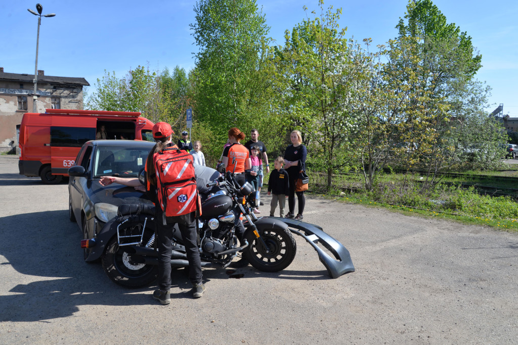 Pożar w pubie, ranni młody strażak i dziewczynka