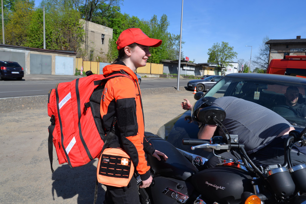Pożar w pubie, ranni młody strażak i dziewczynka