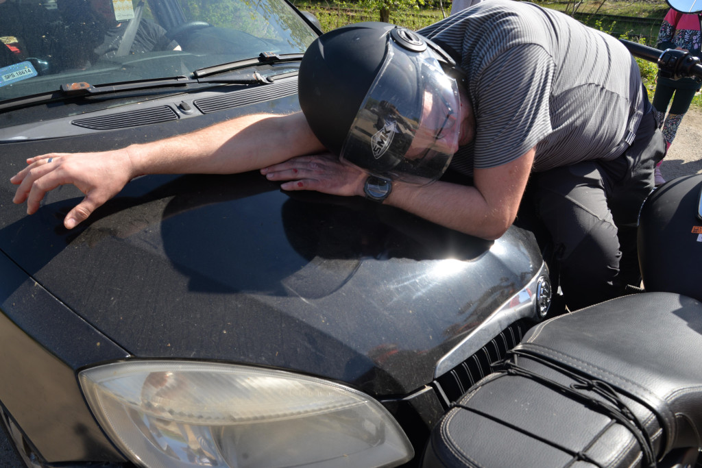 Pożar w pubie, ranni młody strażak i dziewczynka