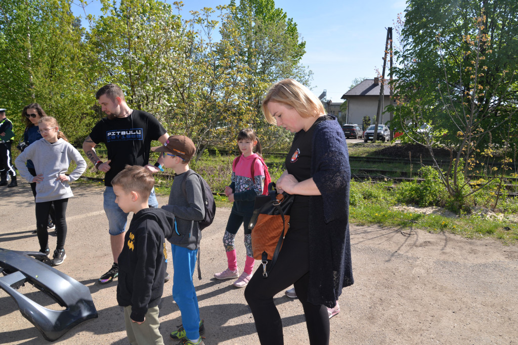 Pożar w pubie, ranni młody strażak i dziewczynka