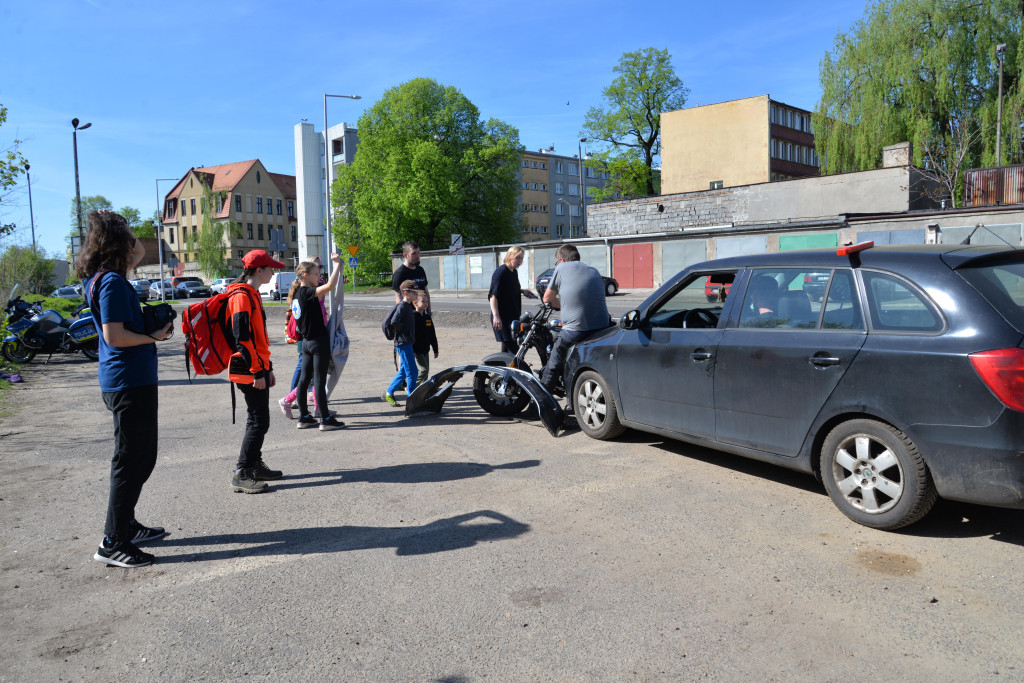 Pożar w pubie, ranni młody strażak i dziewczynka