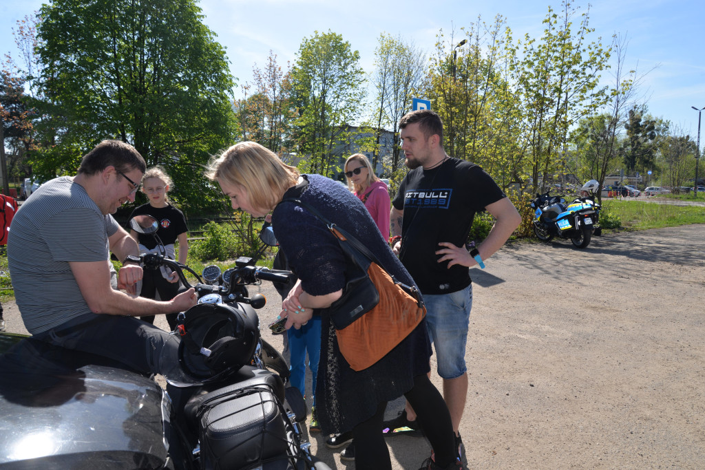 Pożar w pubie, ranni młody strażak i dziewczynka