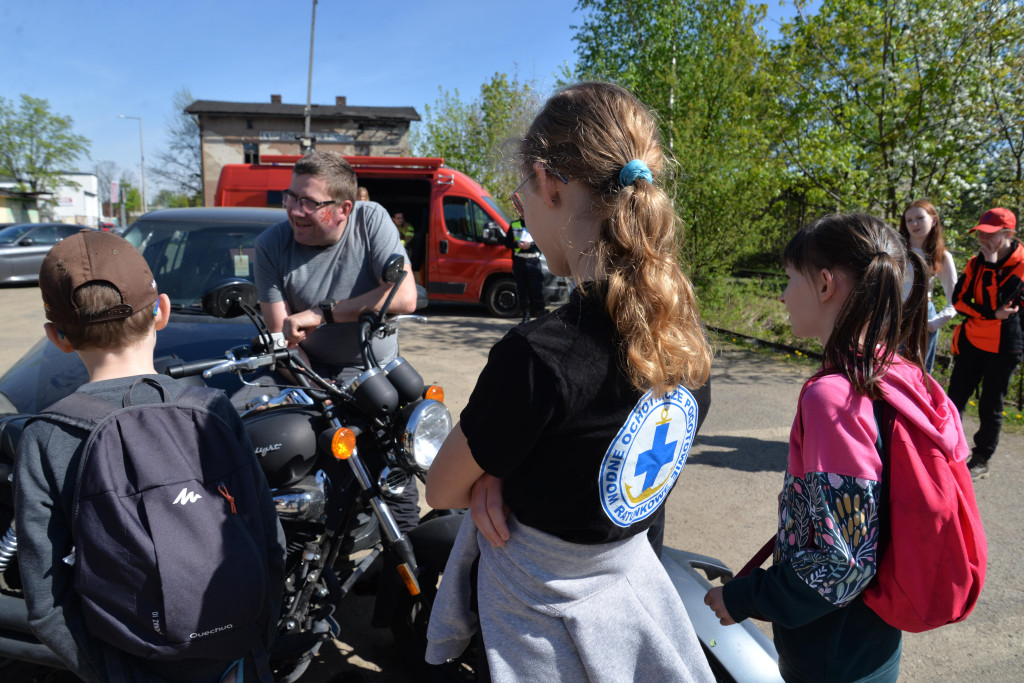 Pożar w pubie, ranni młody strażak i dziewczynka