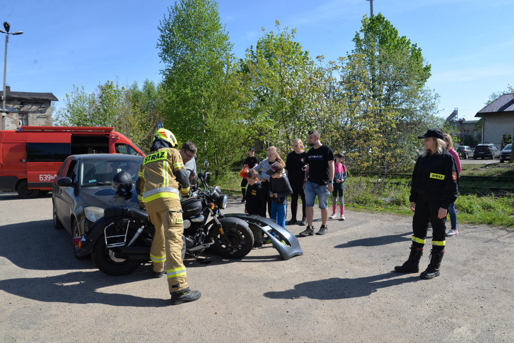 Pożar w pubie, ranni młody strażak i dziewczynka