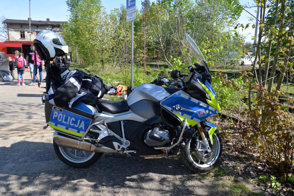 Pożar w pubie, ranni młody strażak i dziewczynka