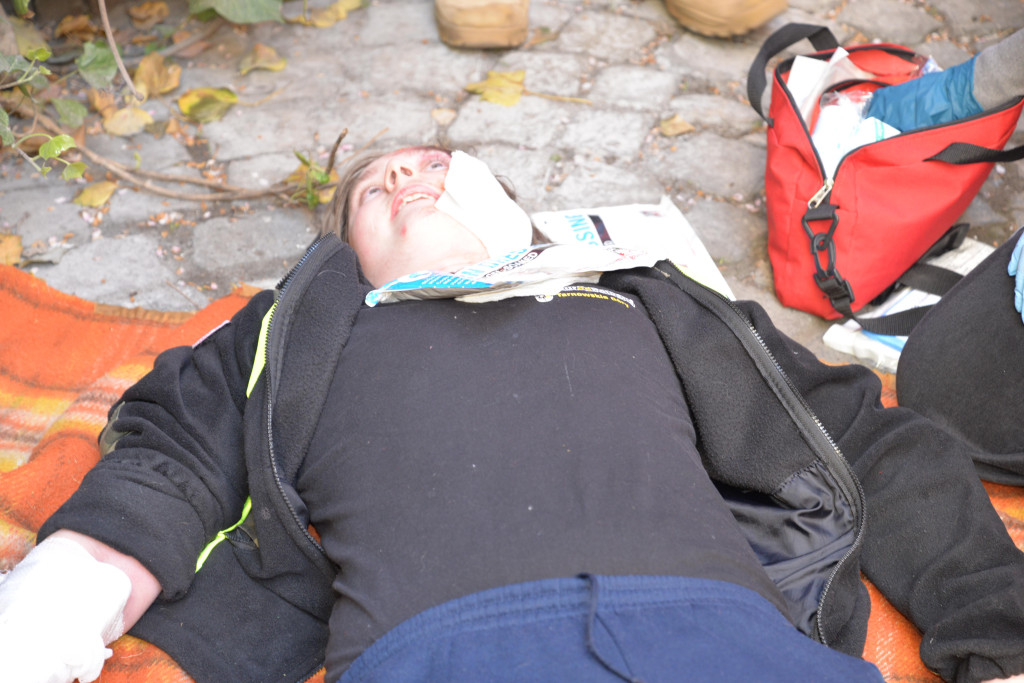 Pożar w pubie, ranni młody strażak i dziewczynka