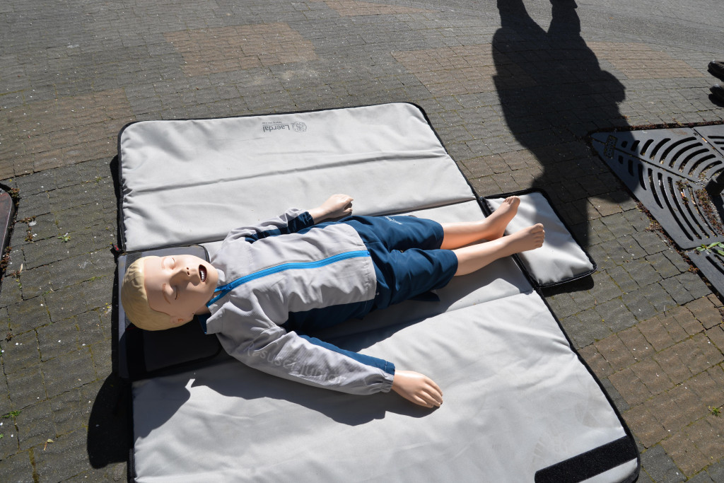 Pożar w pubie, ranni młody strażak i dziewczynka