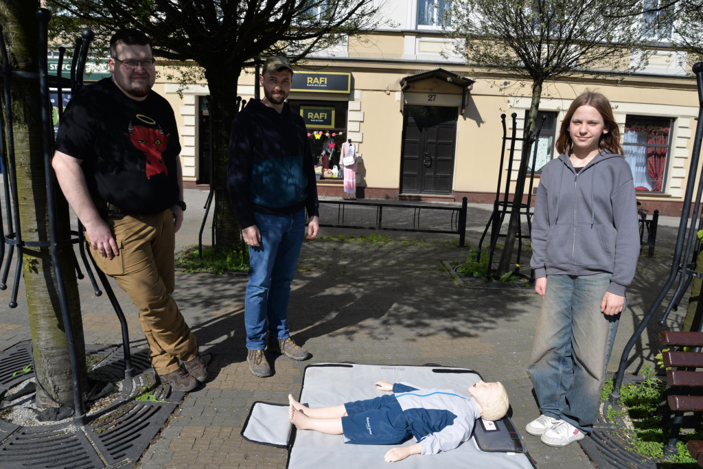 Pożar w pubie, ranni młody strażak i dziewczynka