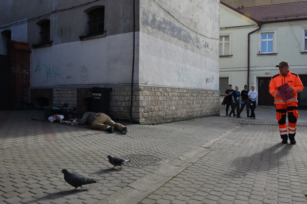 Pożar w pubie, ranni młody strażak i dziewczynka