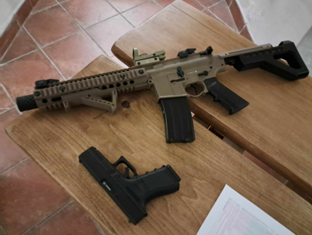 Pożar w pubie, ranni młody strażak i dziewczynka