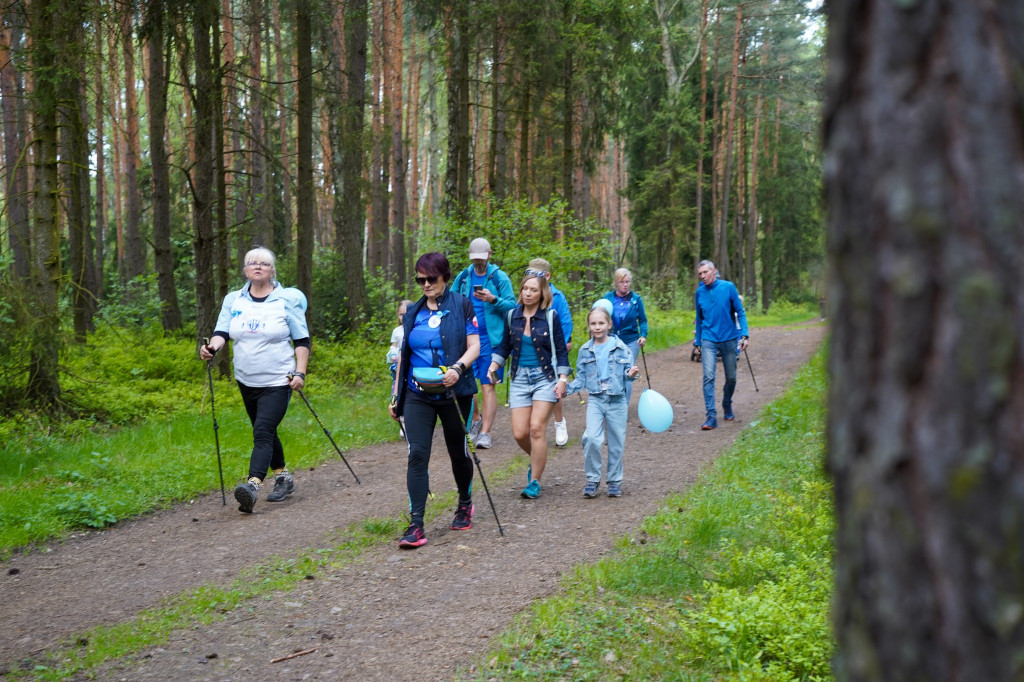 Niebiesko nad zalewem. Spacer dla autyzmu [FOTO]