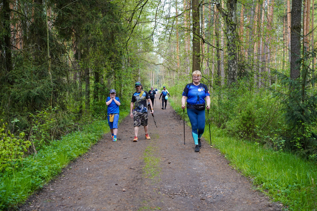 Niebiesko nad zalewem. Spacer dla autyzmu [FOTO]