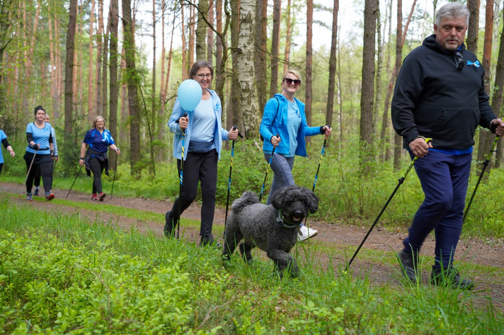 Niebiesko nad zalewem. Spacer dla autyzmu [FOTO]