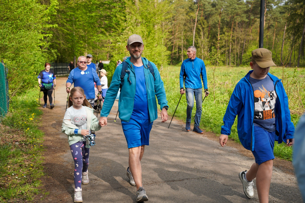 Niebiesko nad zalewem. Spacer dla autyzmu [FOTO]