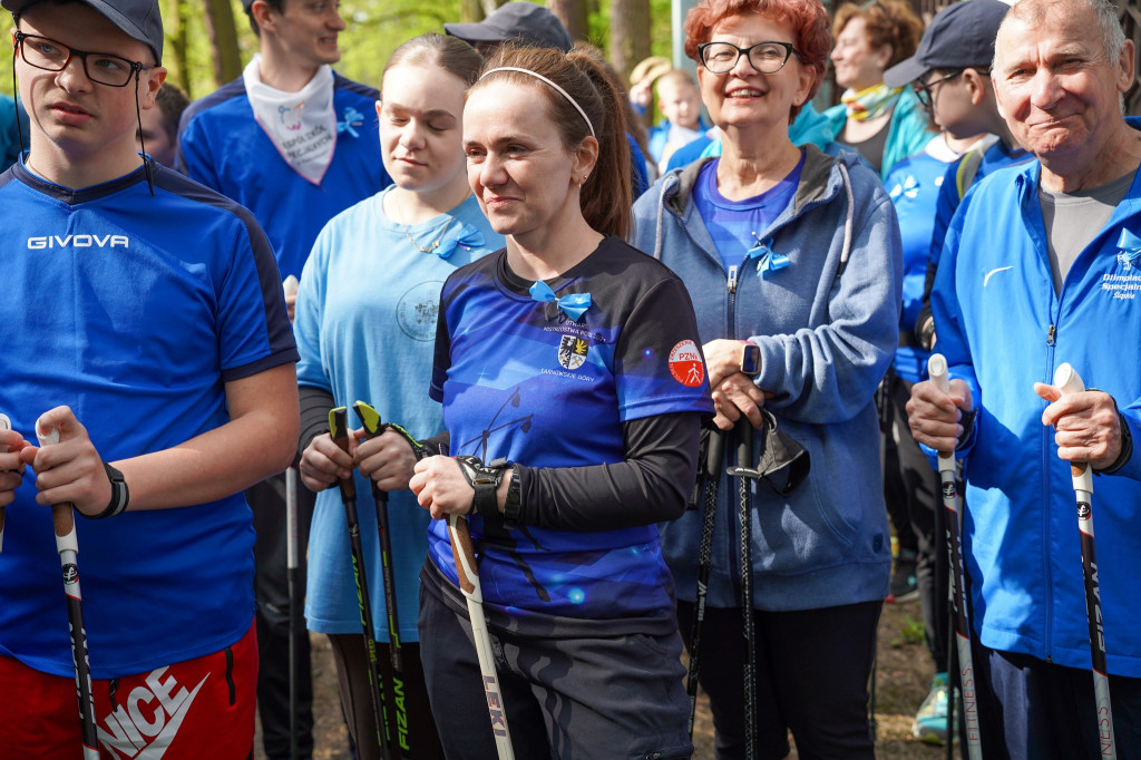 Niebiesko nad zalewem. Spacer dla autyzmu [FOTO]