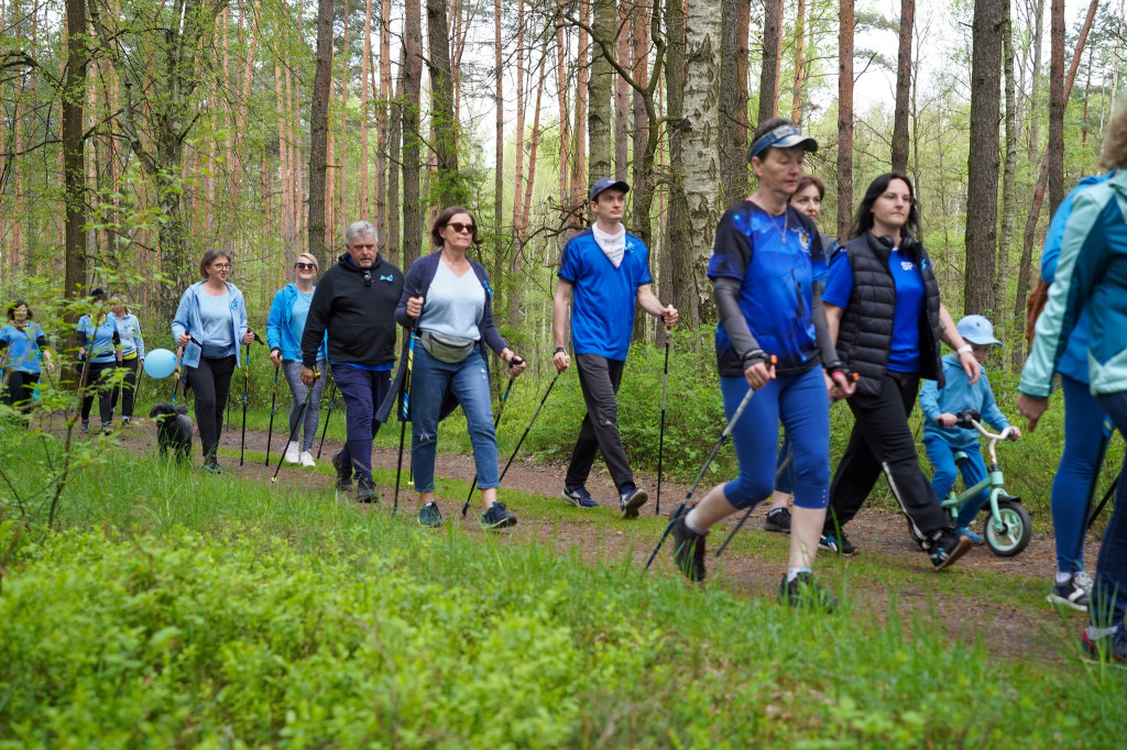 Niebiesko nad zalewem. Spacer dla autyzmu [FOTO]