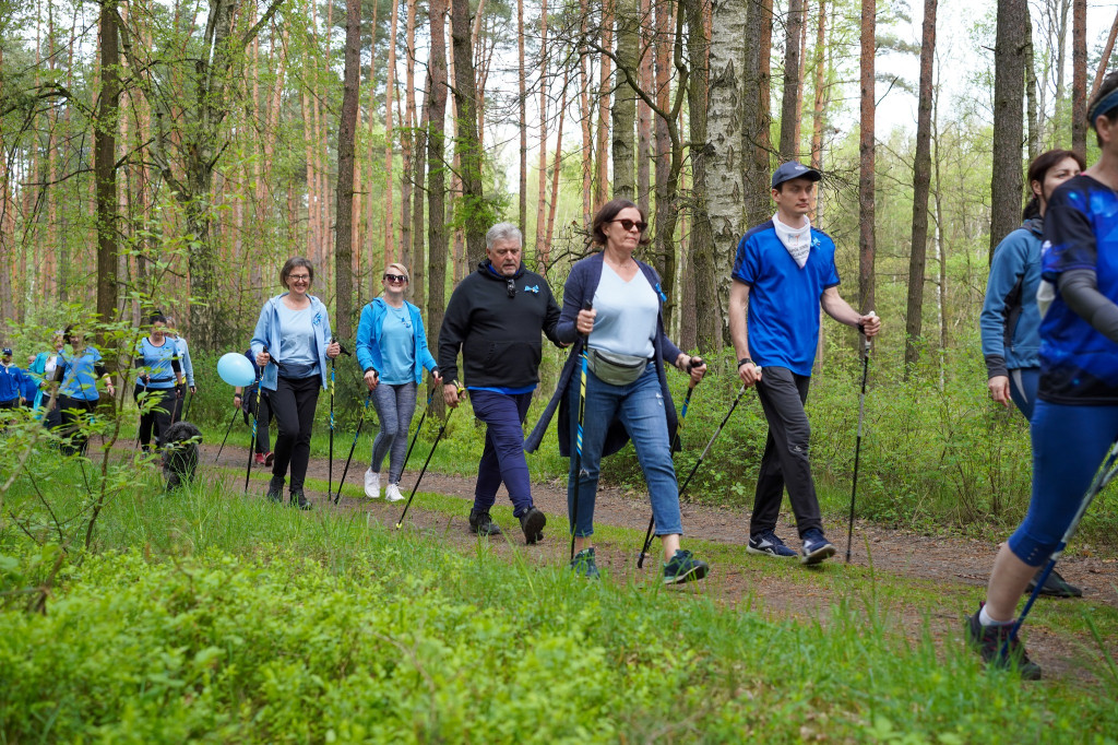 Niebiesko nad zalewem. Spacer dla autyzmu [FOTO]