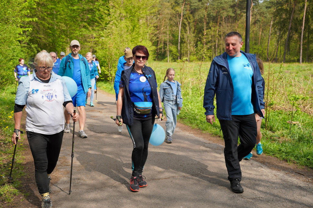 Niebiesko nad zalewem. Spacer dla autyzmu [FOTO]