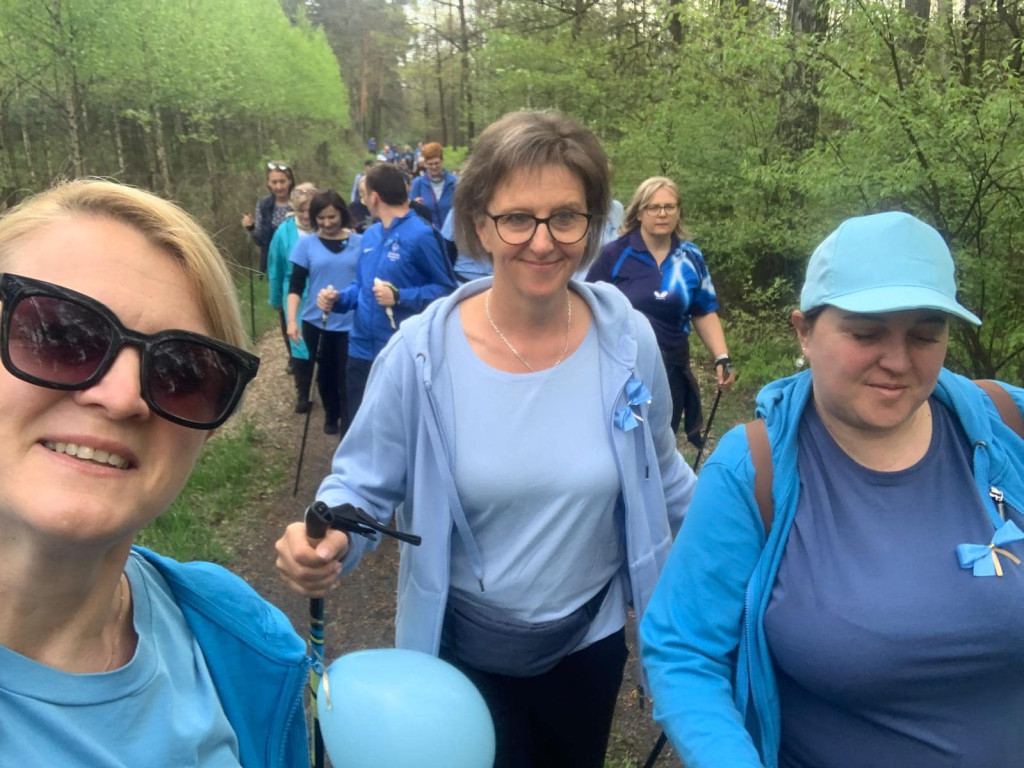 Niebiesko nad zalewem. Spacer dla autyzmu [FOTO]