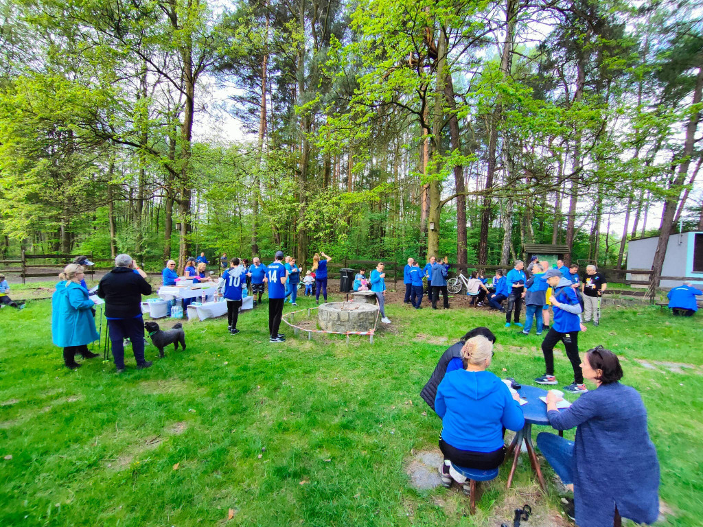 Niebiesko nad zalewem. Spacer dla autyzmu [FOTO]